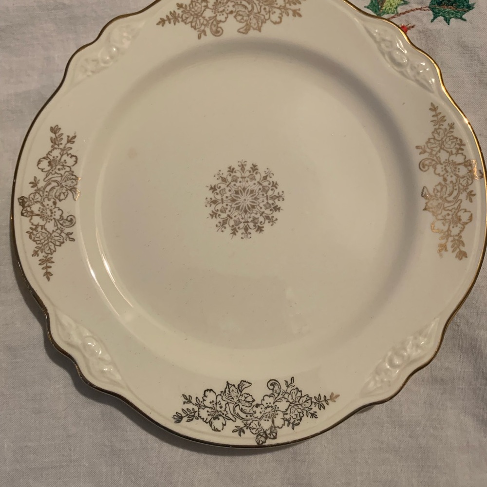 12 Vintage 1947 Golden Rose, Liberty Shape salad/dessertplates by Homer Laughlin